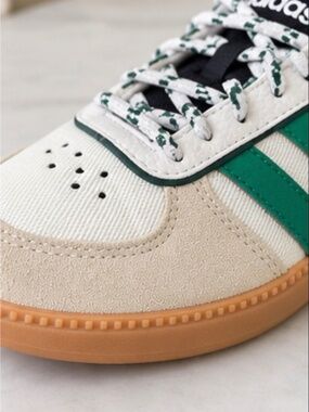 adidas White & Green Sneakers – Women’s Size 7